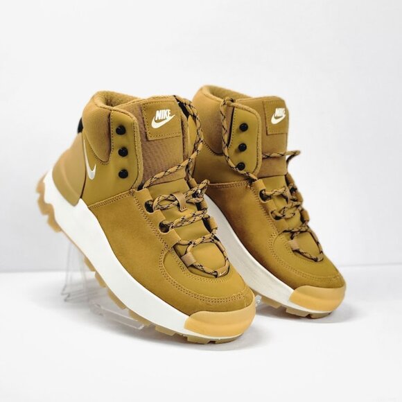 Nike Shoes - NIKE city classic boots sneakers  Sz 8 NEW
